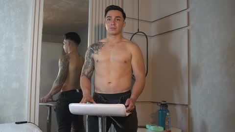 Snapshot of hunk_ryan chatting on 10.22.25 hunk_ryan online show from 10.22.25