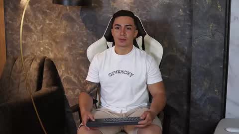 Snapshot of hunk_ryan chatting on 11.11.25 hunk_ryan online show from 11.11.25