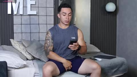 Snapshot of hunk_ryan chatting on 11.13.25 hunk_ryan online show from 11.13.25