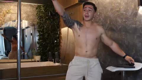 Snapshot of hunk_ryan chatting on 11.20.25 hunk_ryan online show from 11.20.25