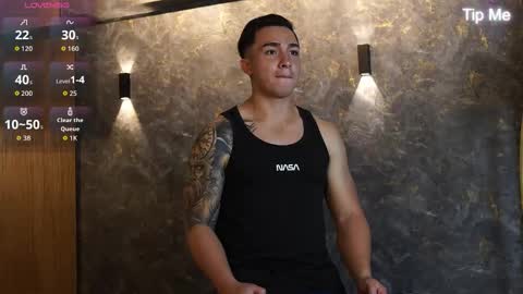 Snapshot of hunk_ryan chatting on 11.26.25 hunk_ryan online show from 11.26.25