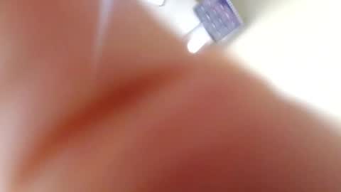 Snapshot of hunkyneighbor chatting on 12.20.24 leo online show from 12.20.24