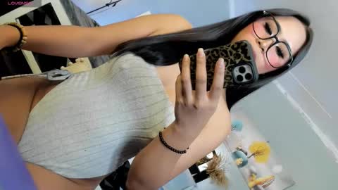 HELLO HANNAH IS BACK online show from 11.18.25