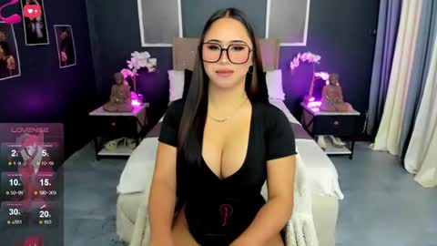 Snapshot of hunterxhuntress chatting on 08.03.26 HELLO HANNAH IS BACK online show from 08.03.26