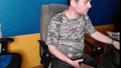 Snapshot of huskyguy chatting on 05.18.26 Huskyguy online show from 05.18.26