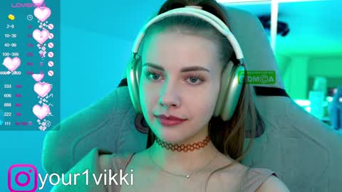 Snapshot of hustleebabyy_vikki chatting on 01.08.25 Vika online show from 01.08.25