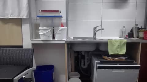 Snapshot of hybride8825 chatting on 10.04.25 hybride8825 online show from 10.04.25