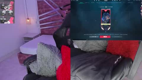 Snapshot of hyliebloom chatting on 11.10.25 Ashley online show from 11.10.25