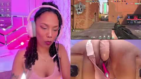 Snapshot of hyliebloom chatting on 11.23.25 Ashley online show from 11.23.25