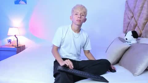 Snapshot of hyunjin_sun chatting on 01.08.26 Son Hyunjin online show from 01.08.26