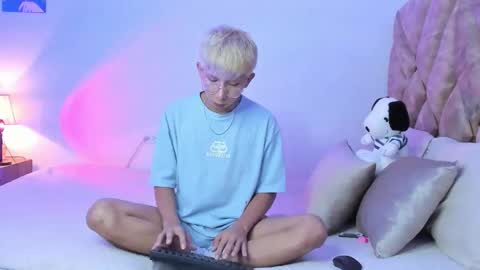 Snapshot of hyunjin_sun chatting on 01.14.26 Son Hyunjin online show from 01.14.26