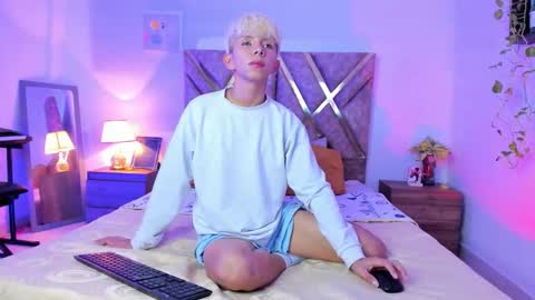 Snapshot of hyunjin_sun chatting on 03.09.26 Son Hyunjin online show from 03.09.26