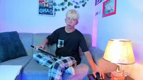 Snapshot of hyunjin_sun chatting on 03.16.26 Son Hyunjin online show from 03.16.26