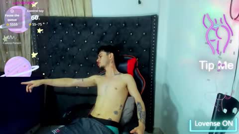 Snapshot of i_am_kelvis_ chatting on 10.09.25 kelvis online show from 10.09.25