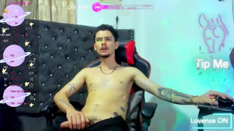 Snapshot of i_am_kelvis_ chatting on 10.13.25 kelvis online show from 10.13.25