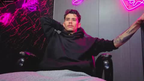 Snapshot of i_am_kelvis_ chatting on 11.12.25 kelvis online show from 11.12.25