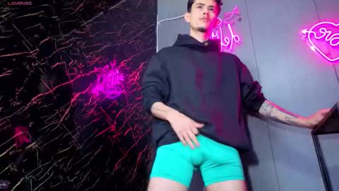 Snapshot of i_am_kelvis_ chatting on 11.14.25 kelvis online show from 11.14.25