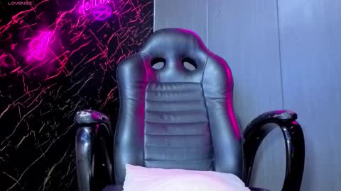 Snapshot of i_am_kelvis_ chatting on 11.15.25 kelvis online show from 11.15.25