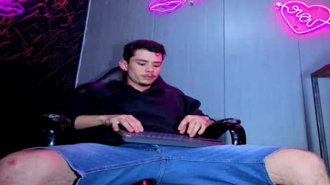 Snapshot of i_am_kelvis_ chatting on 11.22.25 kelvis online show from 11.22.25