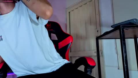 Snapshot of i_am_kelvis_ chatting on 02.11.26 kelvis online show from 02.11.26