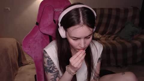 Snapshot of i_love_icecream chatting on 03.12.25 elisabeth online show from 03.12.25