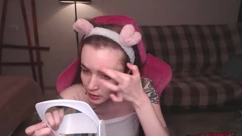 Snapshot of i_love_icecream chatting on 10.28.25 elisabeth online show from 10.28.25