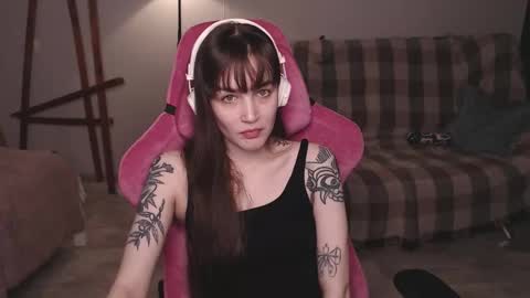 Snapshot of i_love_icecream chatting on 11.21.25 elisabeth online show from 11.21.25