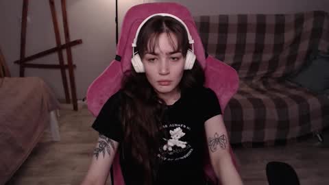 Snapshot of i_love_icecream chatting on 11.24.25 elisabeth online show from 11.24.25