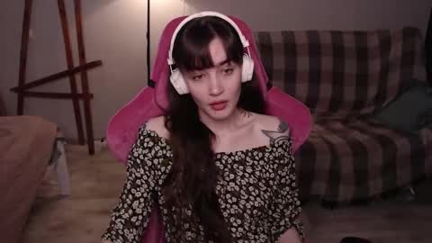 Snapshot of i_love_icecream chatting on 11.25.25 elisabeth online show from 11.25.25