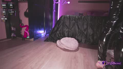 Snapshot of iam_eli chatting on 10.25.25 online show from 10.25.25