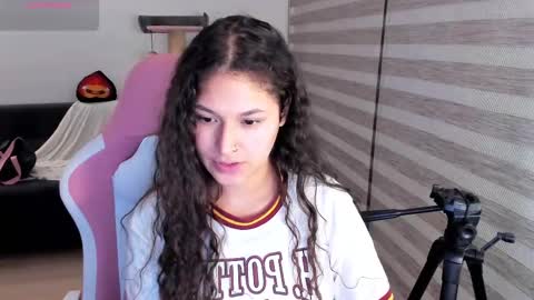 Snapshot of iam_nikki chatting on 09.22.25 On instagram Imm NikkiHelp me reach 100 likes online show from 09.22.25