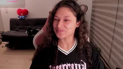 Snapshot of iam_nikki chatting on 10.25.25 On instagram Imm NikkiHelp me reach 100 likes online show from 10.25.25