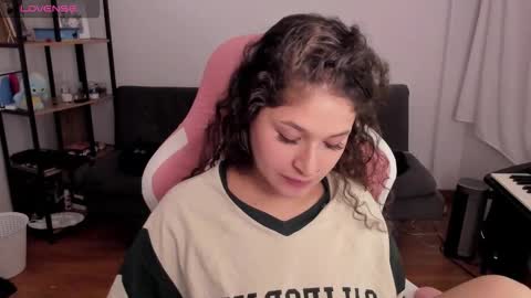 Snapshot of iam_nikki chatting on 12.04.25 On instagram Imm NikkiHelp me reach 100 likes online show from 12.04.25