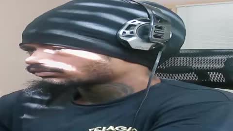 Snapshot of iamjohnny4u chatting on 12.17.25 iamjohnny4u online show from 12.17.25