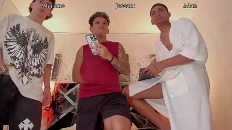 Snapshot of iammariano chatting on 10.25.25 Mariano online show from 10.25.25