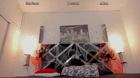 Snapshot of iammariano chatting on 10.26.25 Mariano online show from 10.26.25