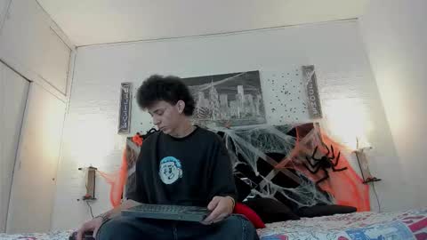 Snapshot of iammariano chatting on 10.29.25 Mariano online show from 10.29.25