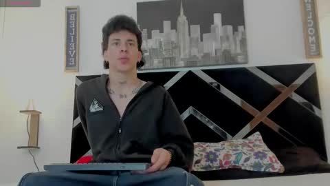 Snapshot of iammariano chatting on 11.05.25 Mariano online show from 11.05.25