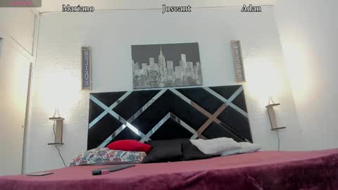 Snapshot of iammariano chatting on 11.10.25 Mariano online show from 11.10.25