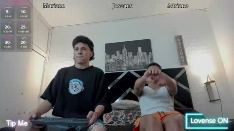 Snapshot of iammariano chatting on 11.18.25 Mariano online show from 11.18.25