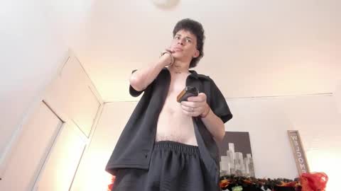 Snapshot of iammariano chatting on 11.30.25 Mariano online show from 11.30.25