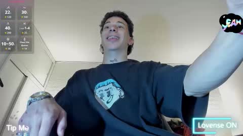 Snapshot of iammariano chatting on 12.14.25 Mariano online show from 12.14.25