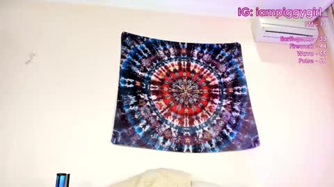 Snapshot of iampiggygirl chatting on 11.07.25 Dilya online show from 11.07.25