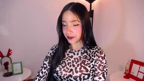 Snapshot of iamroxanne chatting on 12.21.25 Camila online show from 12.21.25