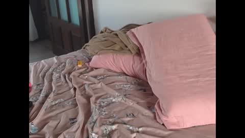 Snapshot of iamskylaa chatting on 12.17.25 iamskylaa online show from 12.17.25