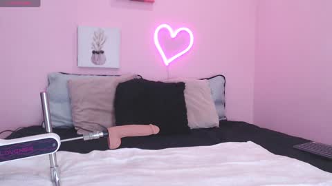 Snapshot of ian_castillo_ chatting on 01.02.25 IAN CASTILLO online show from 01.02.25