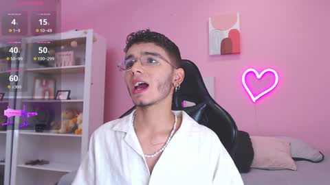 Snapshot of ian_castillo_ chatting on 01.23.25 IAN CASTILLO online show from 01.23.25