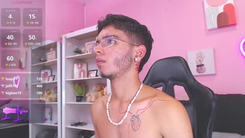 Snapshot of ian_castillo_ chatting on 01.24.25 IAN CASTILLO online show from 01.24.25