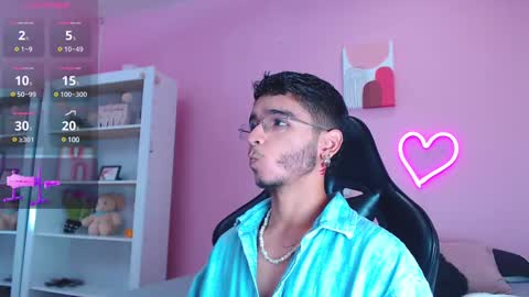 Snapshot of ian_castillo_ chatting on 02.10.25 IAN CASTILLO online show from 02.10.25