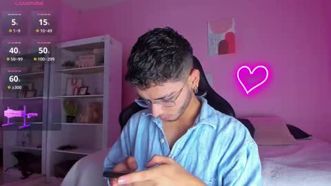 Snapshot of ian_castillo_ chatting on 02.27.25 IAN CASTILLO online show from 02.27.25